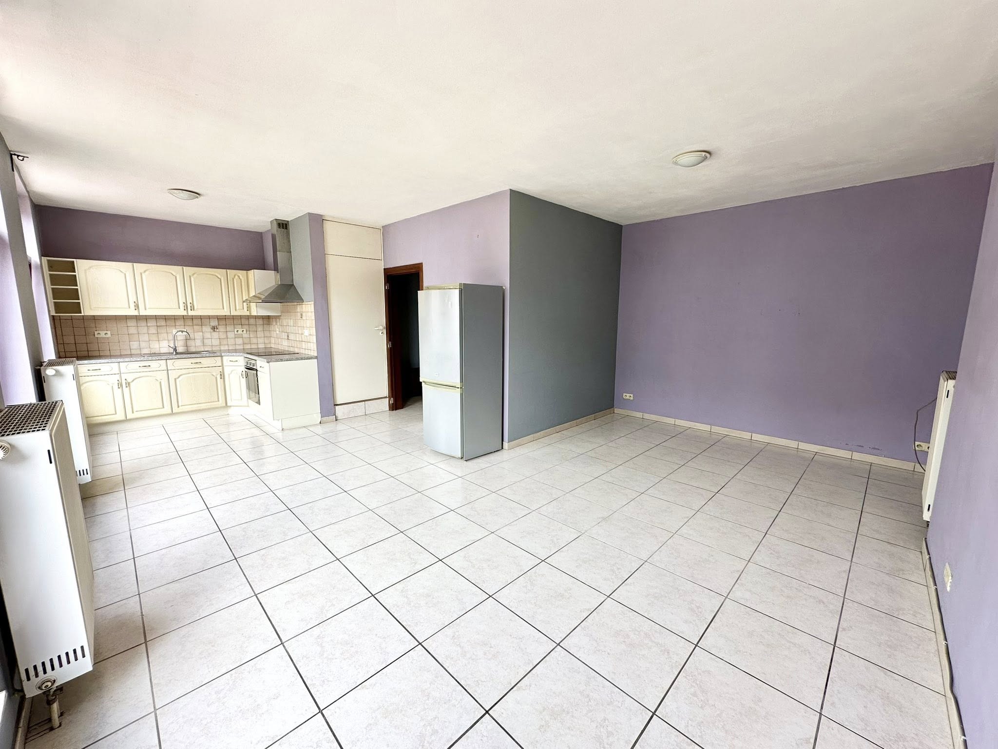 Agréable appartement triplex 2 chambres situé au centre de Gosselies !