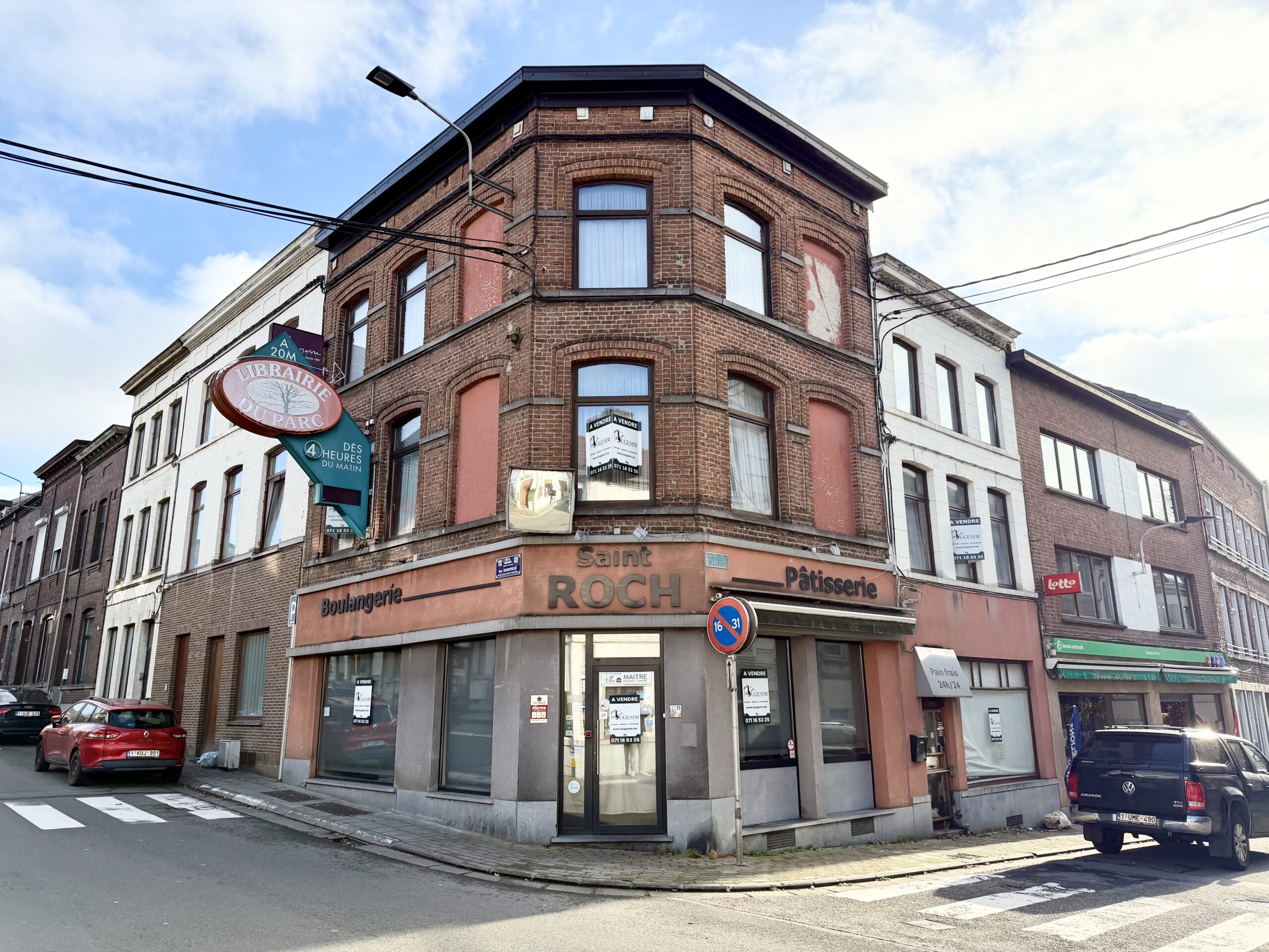 Maison de commerce comprenant un rez commercial et un appartement !