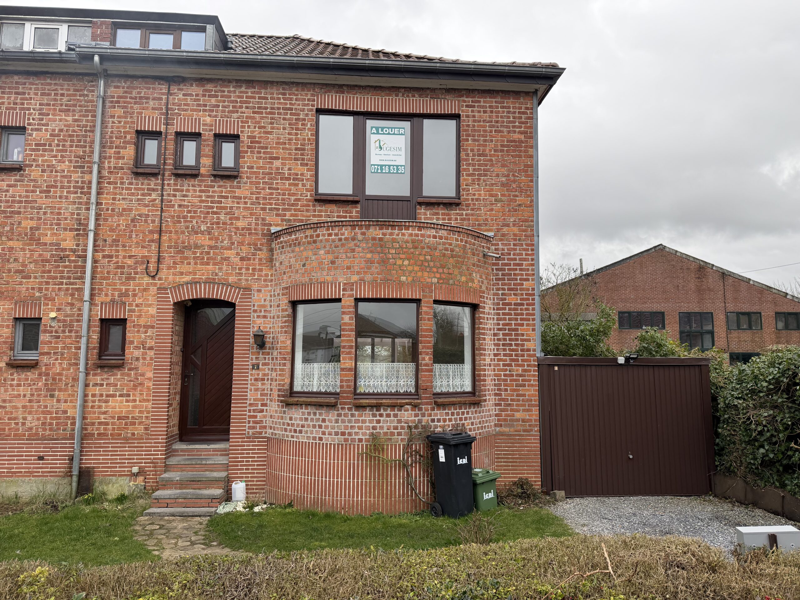 Maison 3 façades avec garage !