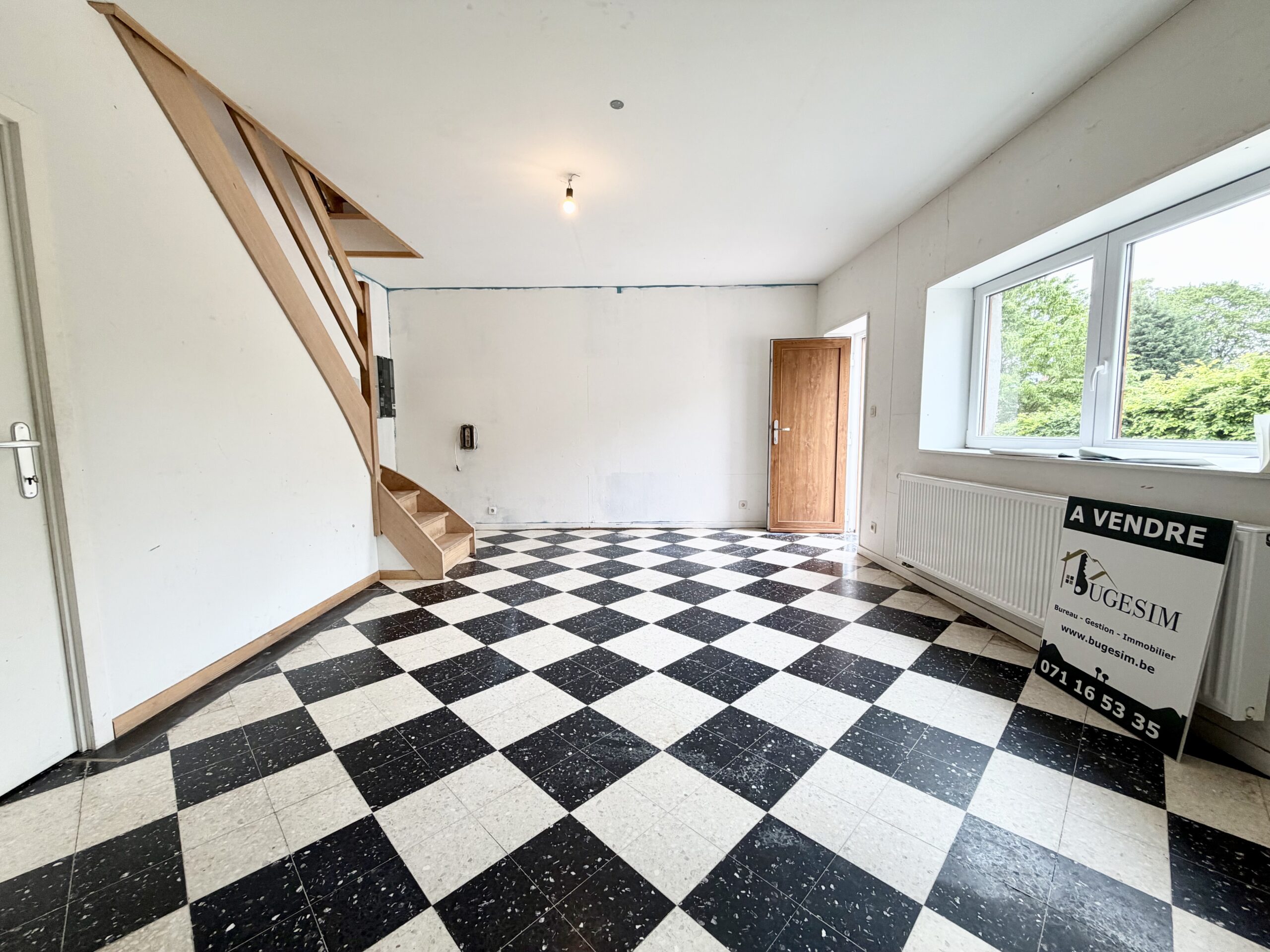 Maison 4 chambres avec jardin et parking : superbe potentiel d’aménagement !
